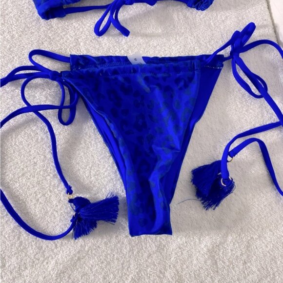 5/$25 Blue Leopard Print String Bikini Set M - Picture 8 of 12